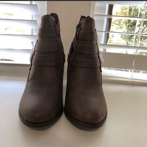 NWOT Brown Booties - Picture 2 of 5
